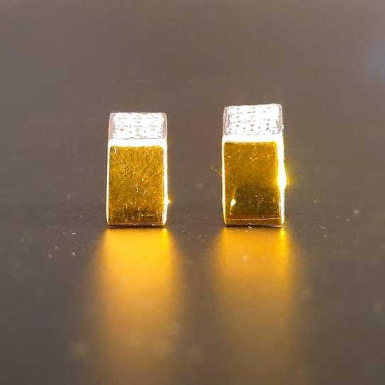 18 ct. gold tops