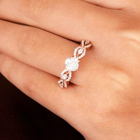 22CT. GOLD RING SINGLE DIAOMOND