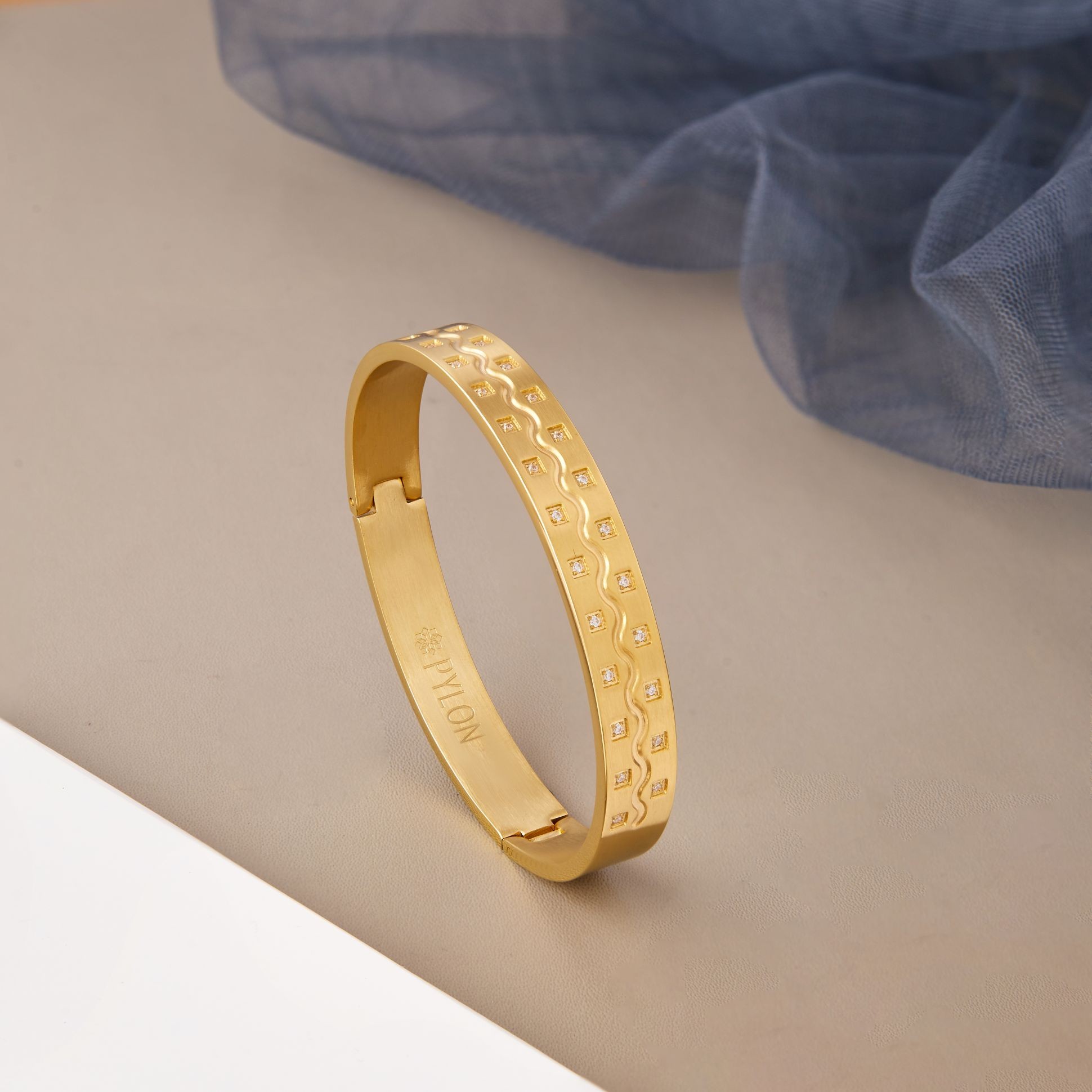 Nautica Band in gold