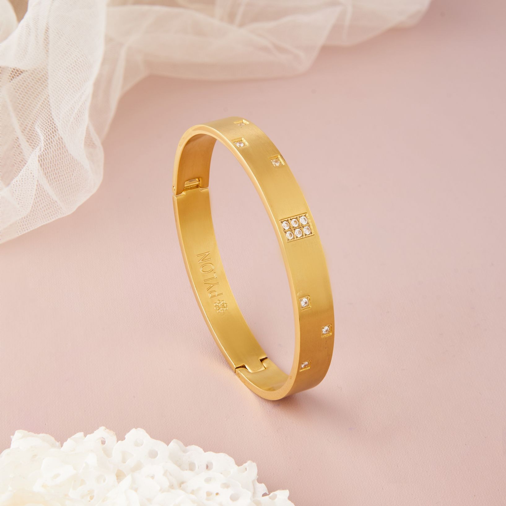 Gold vintage Bracelet