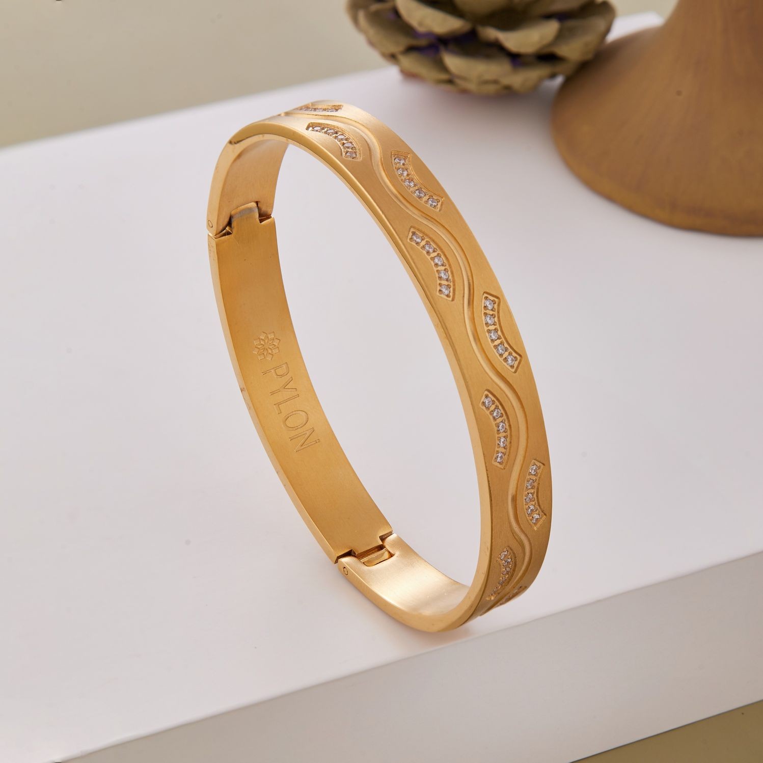 Tidal vanguard in gold Bracelet