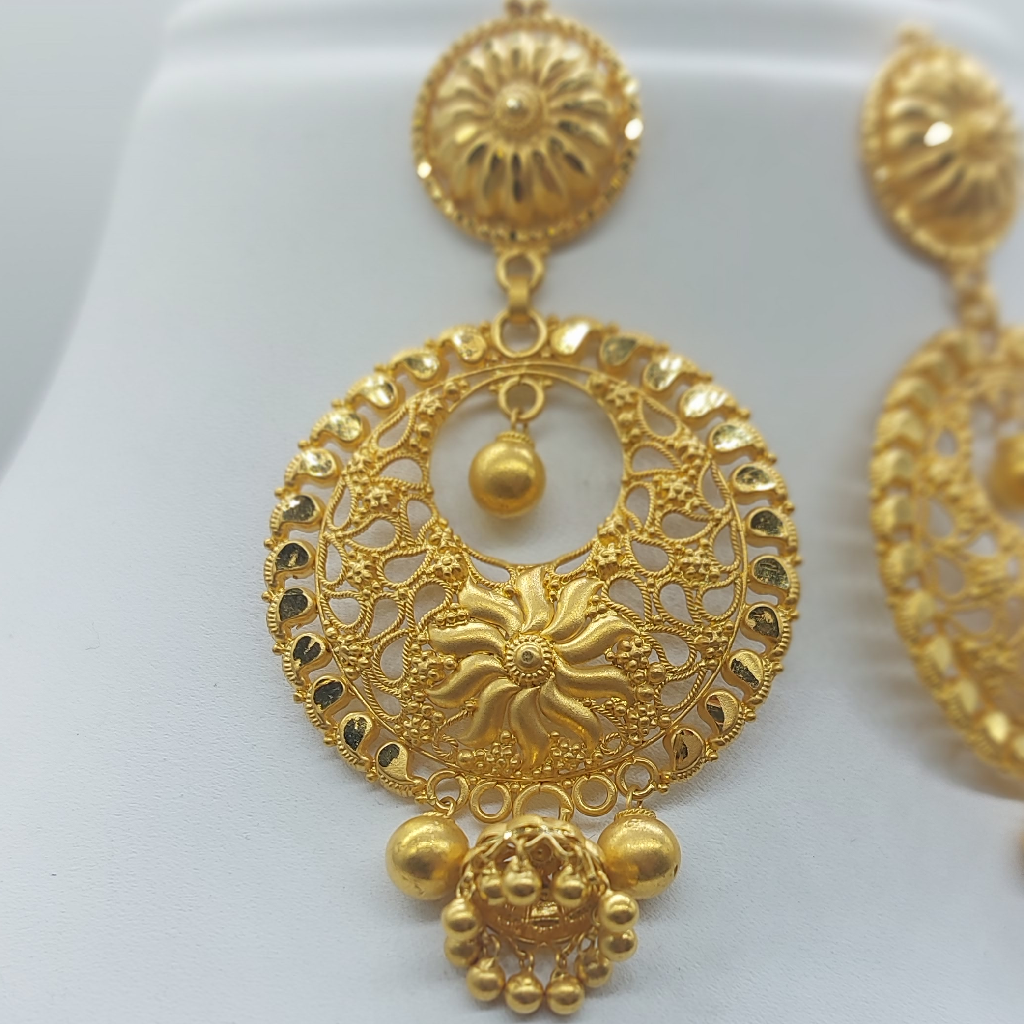 Gold Traditional earrings - Image 3