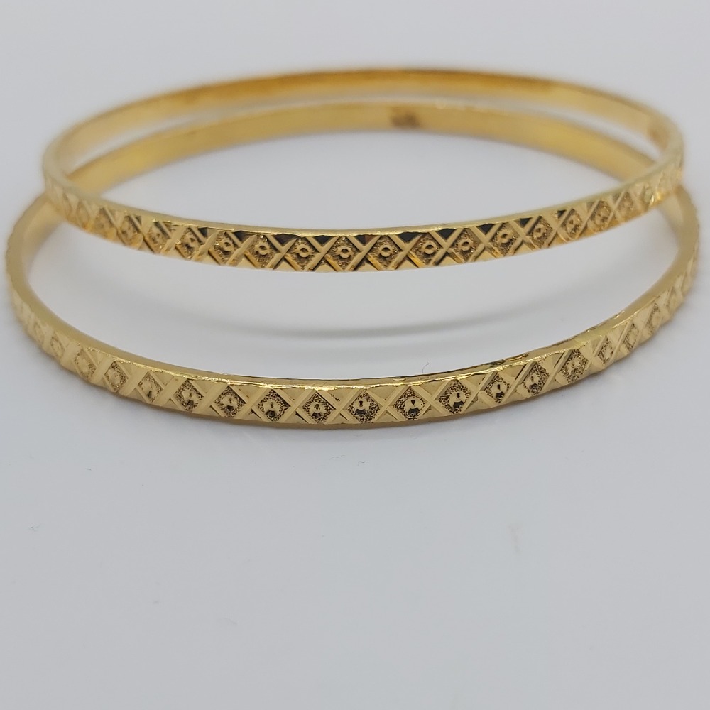 Gold stylish delicate bangles