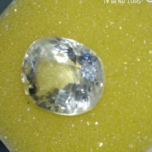 0.180ct oval white sapphire