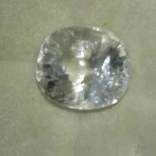 0.180ct oval white sapphire