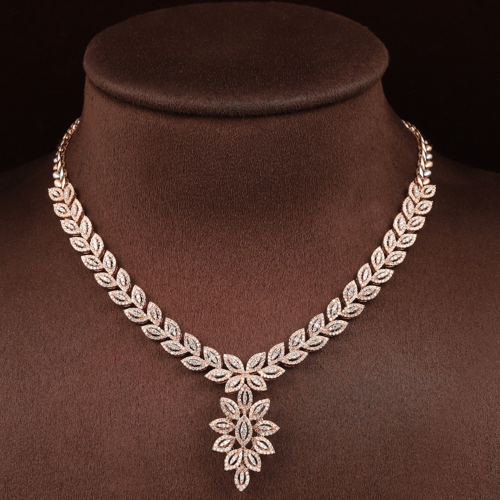 18kt yellow gold pan shaped diamond necklace