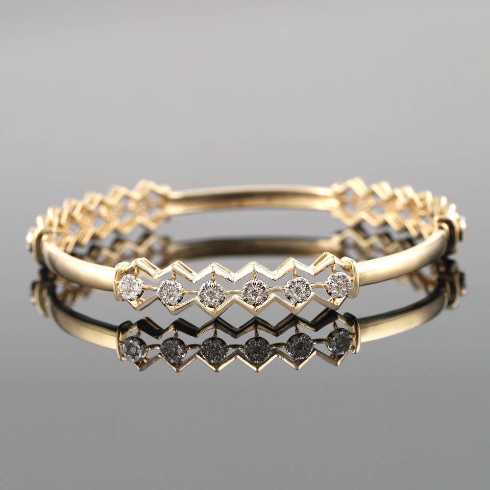 18kt yellow gold designer diamond bangle