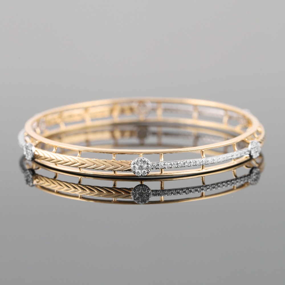 18kt yellow gold designer diamond bangle