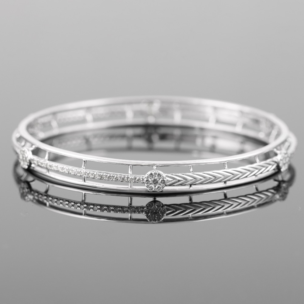 18kt white gold designer diamond bangle