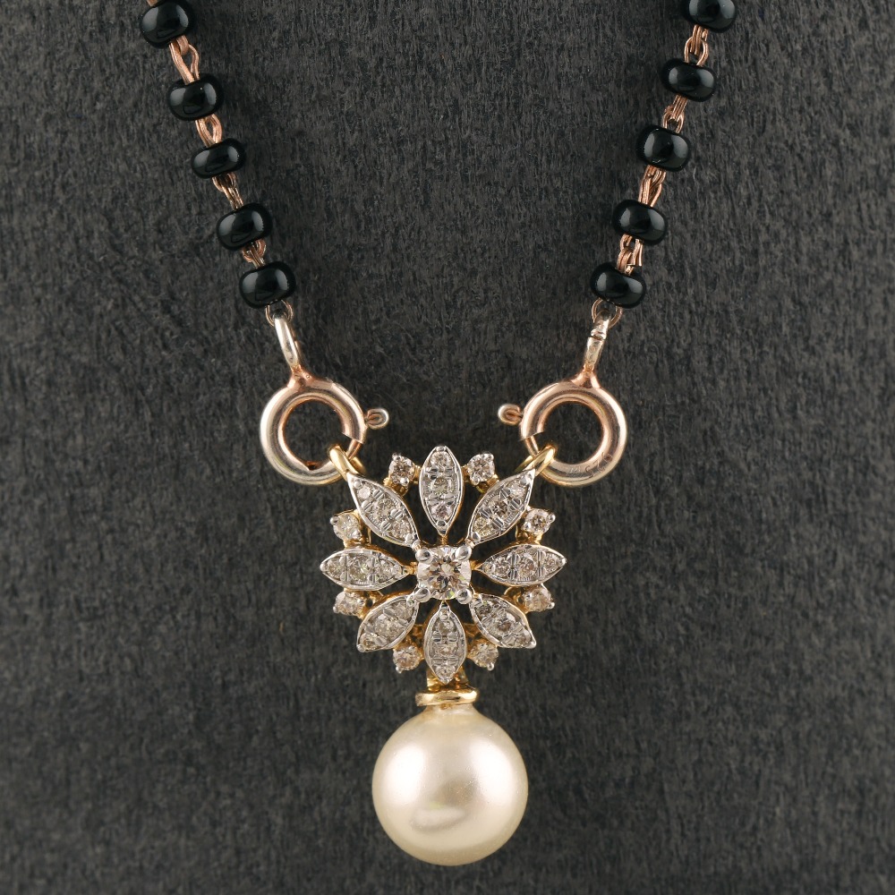 18kt yellow gold flower shaped diamond mangalstra