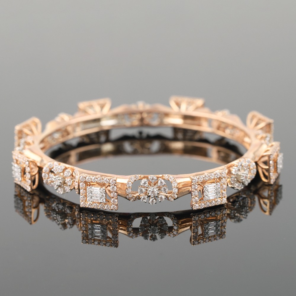 18Kt Gold Floral Diamond Bracelet