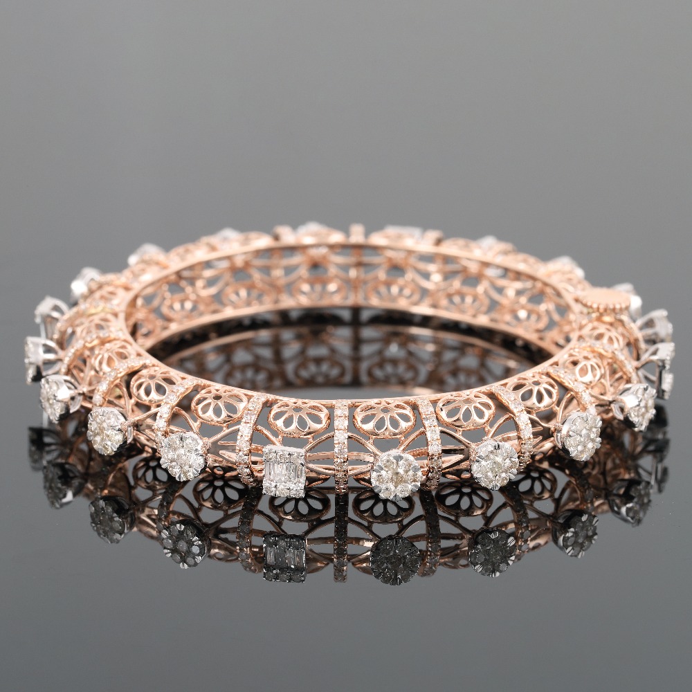 18Kt Gold Unique Diamond Bracelet