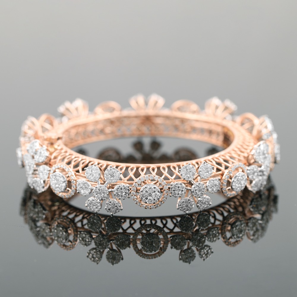 18Kt Gold Unique Diamond Bracelet