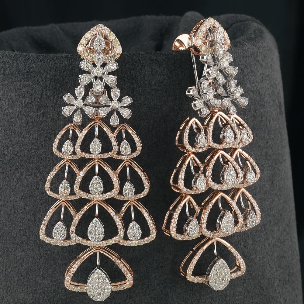 18Kt Gold Classic Diamond Earring