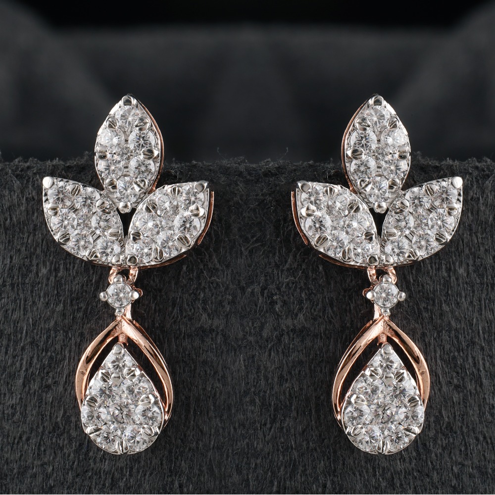 18Kt Gold Shining Diamond Earring