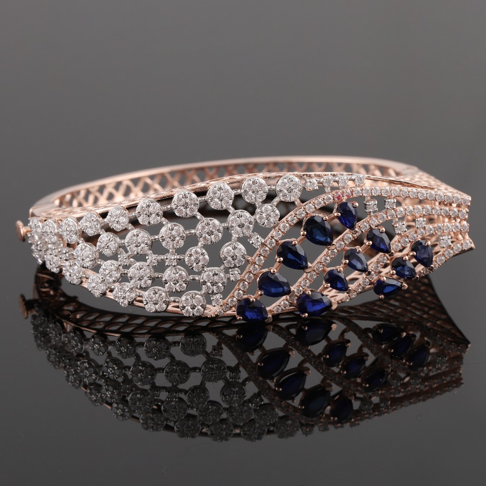 18Kt Gold Designer Diamond Bracelet