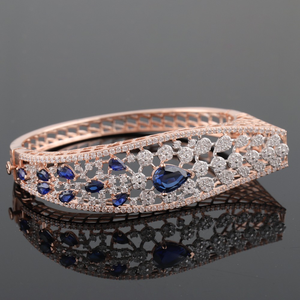 18Kt Gold Sparkling Diamond Bracelet