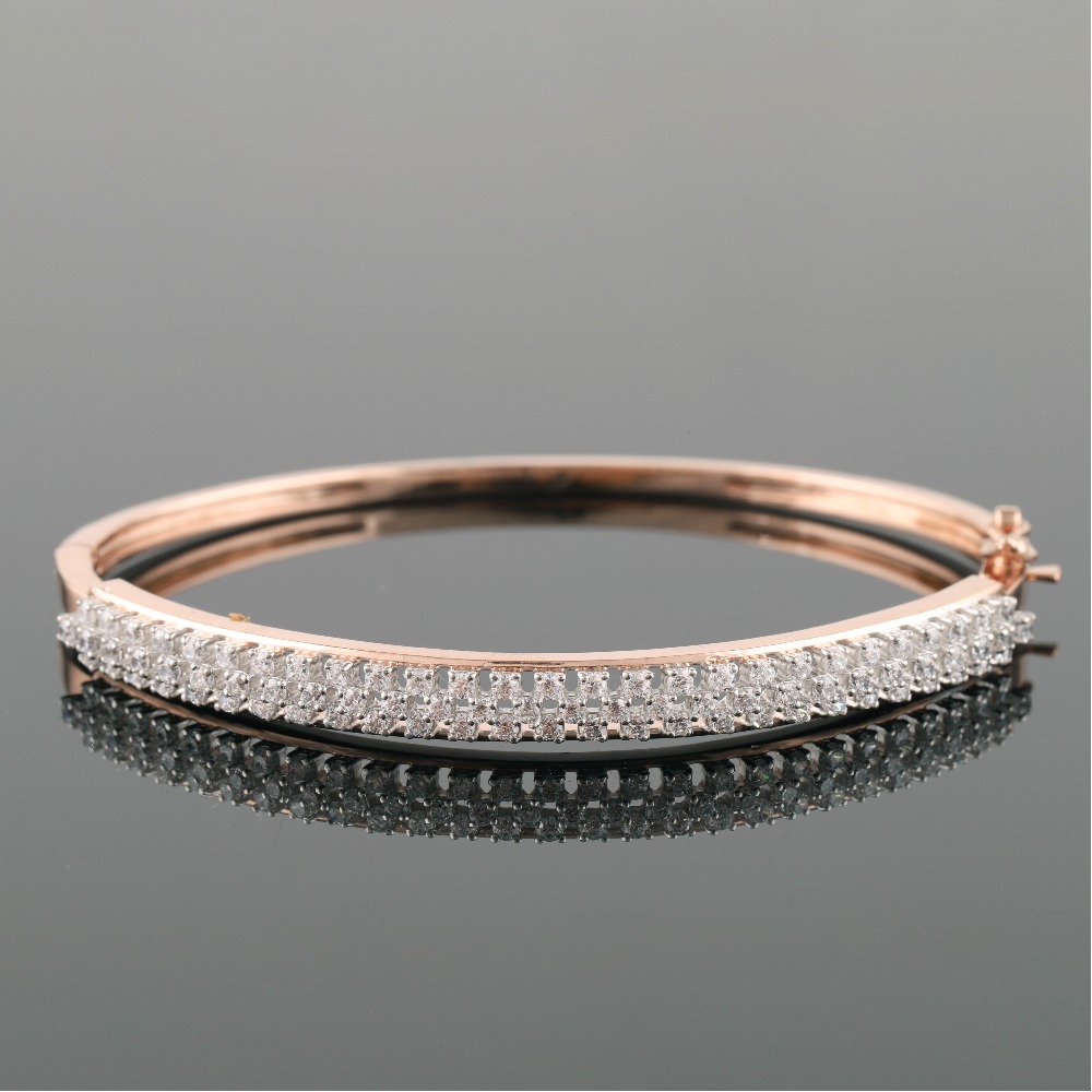 18Kt Gold Pretty Diamond Bracelet