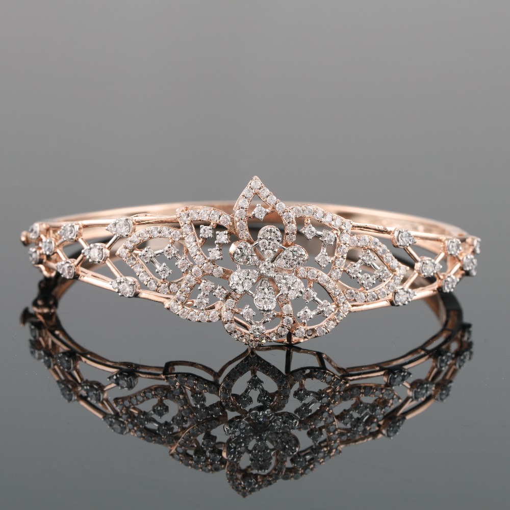 18Kt Gold Dazzling Diamond Bracelet