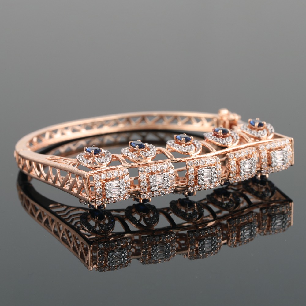 18Kt Gold Dazzling Diamond Bracelet