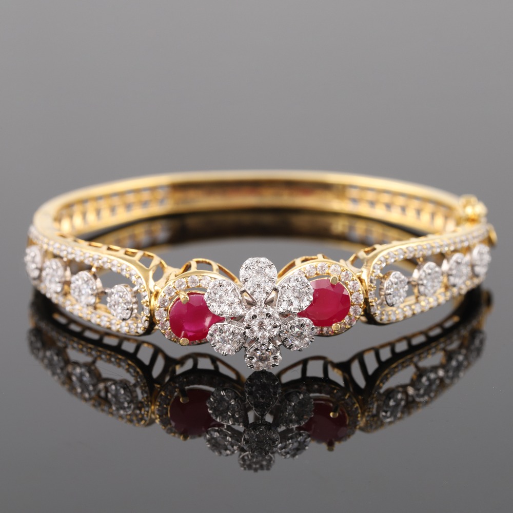 18Kt Gold Graceful Diamond Bracelet