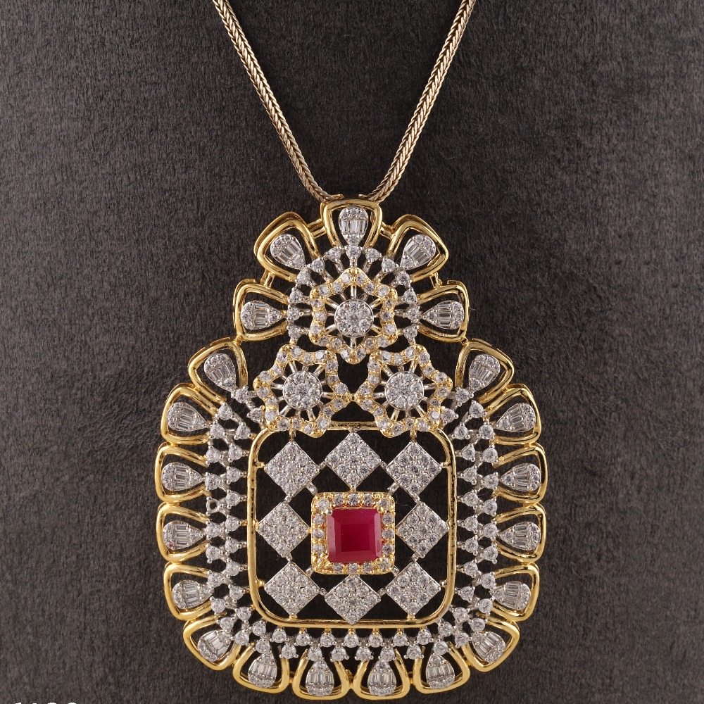 18K Gold Pretty Diamond Pendant