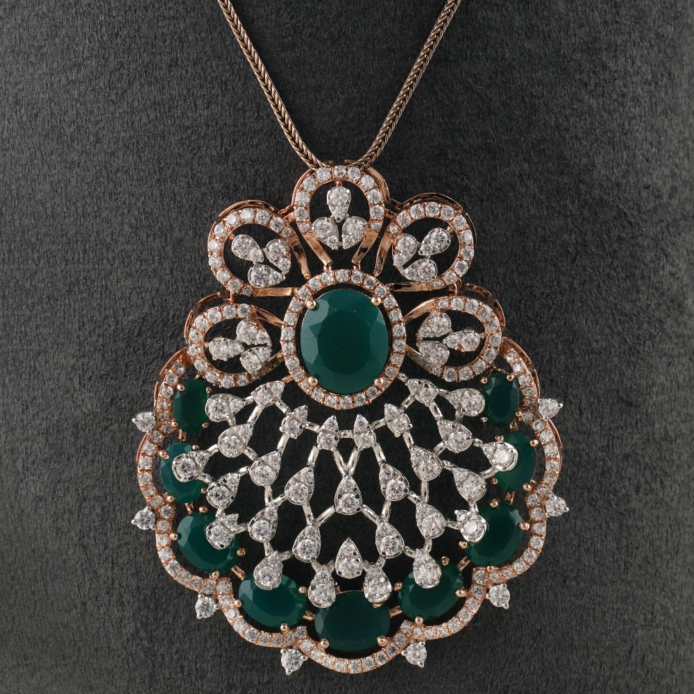 18K Gold Dazzling Diamond Pendant