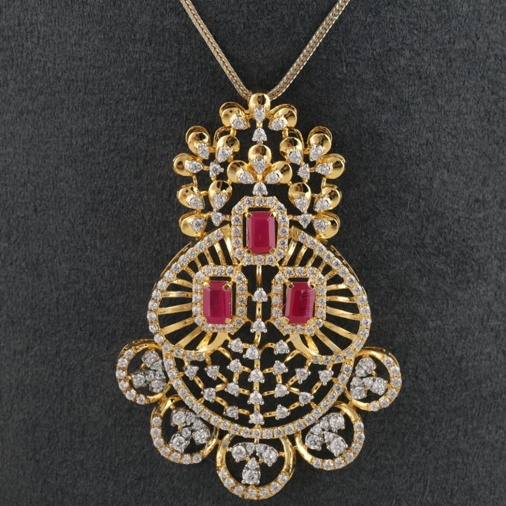 18K Gold Elegant Diamond Pendant