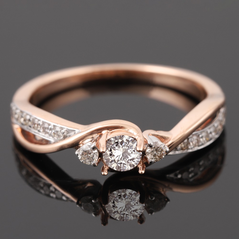 18K Gold Designer Diamond Ring