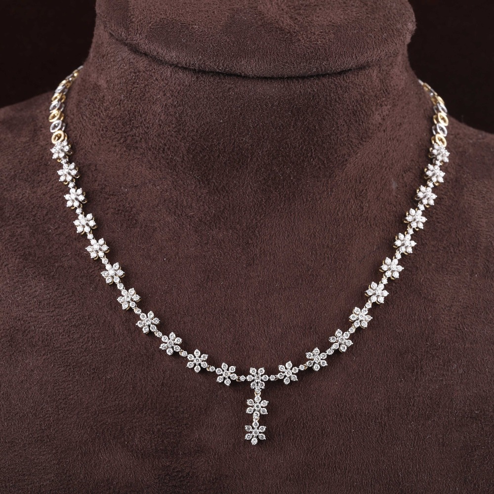 18KT Gold Stunning Diamond Necklace