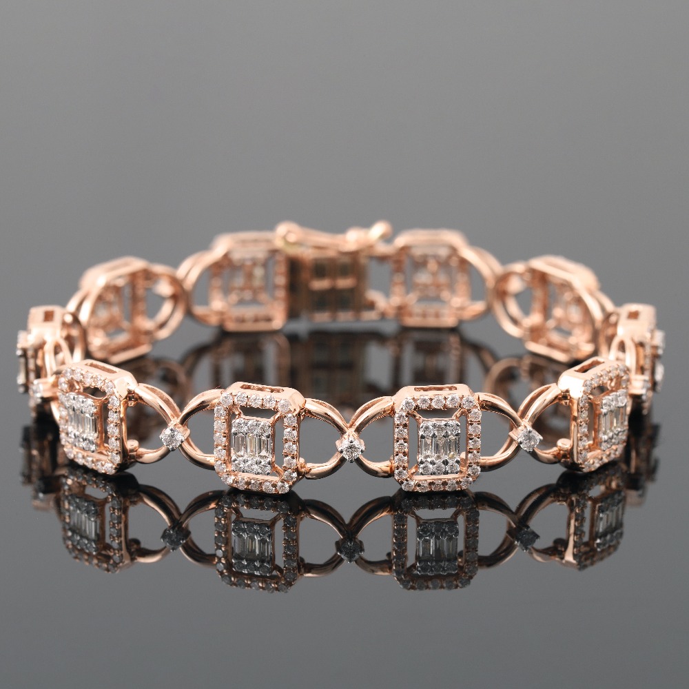 18kt gold attractive diamond bracelet