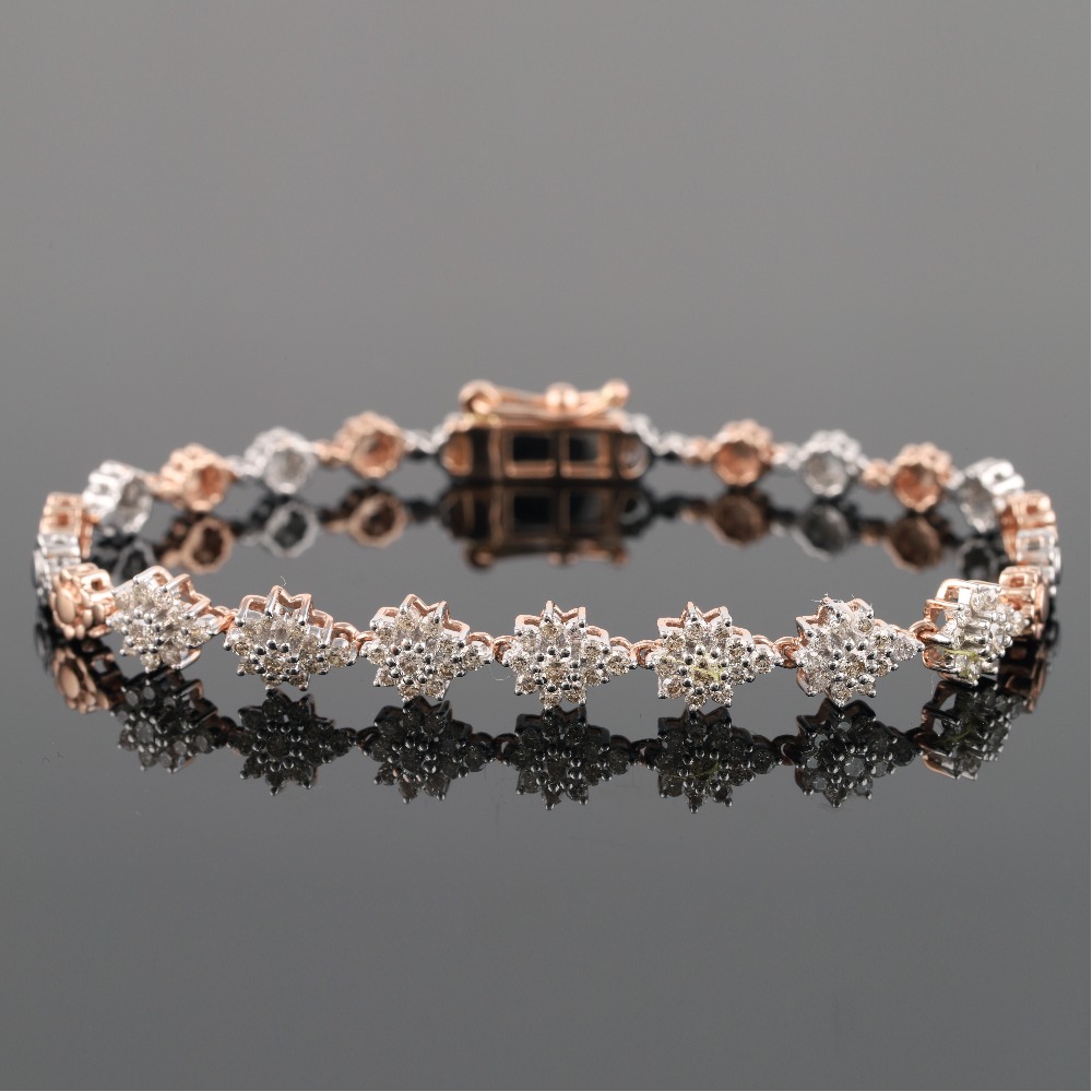 18kt flower design diamond bracelet
