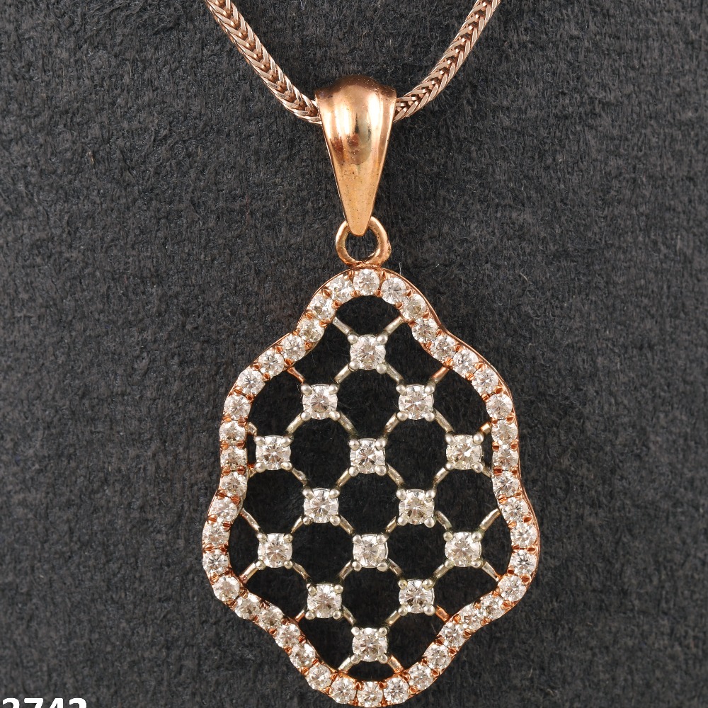 18KT Gold Unique Diamond Pendant Set