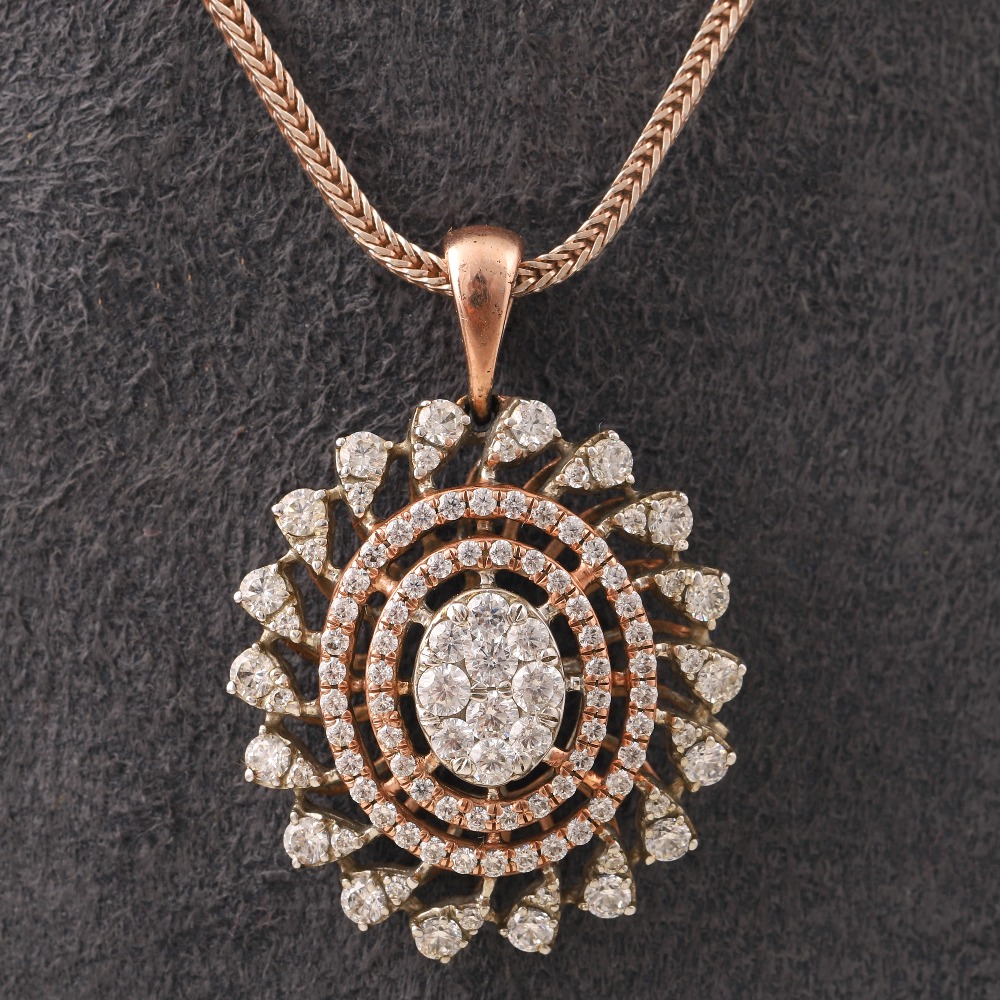 18KT Gold Gorgeous Diamond Pendant Set