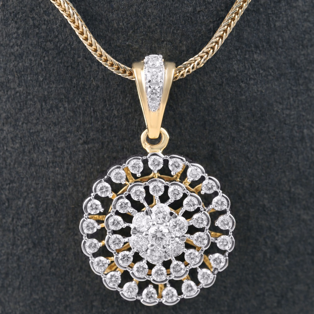 18KT Gold Daily Wear Diamond Pendant Set