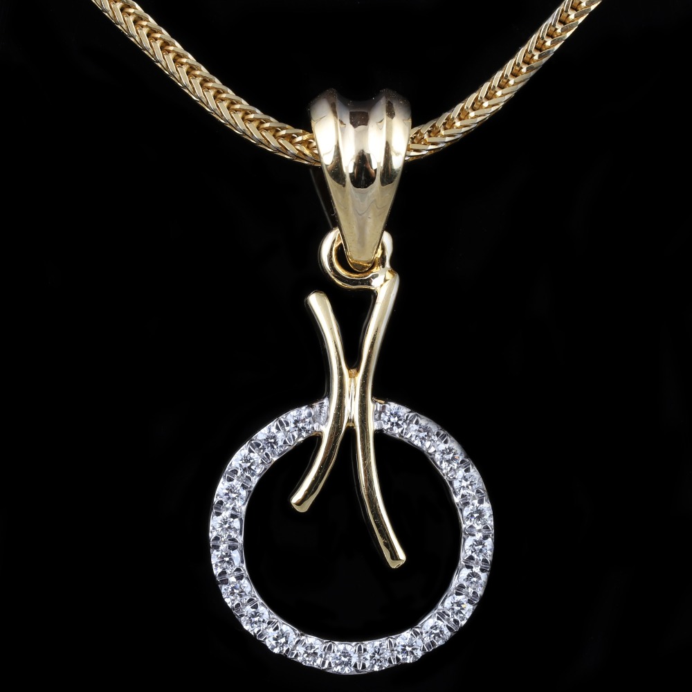 18KT Gold Elegant Diamond Pendant Set