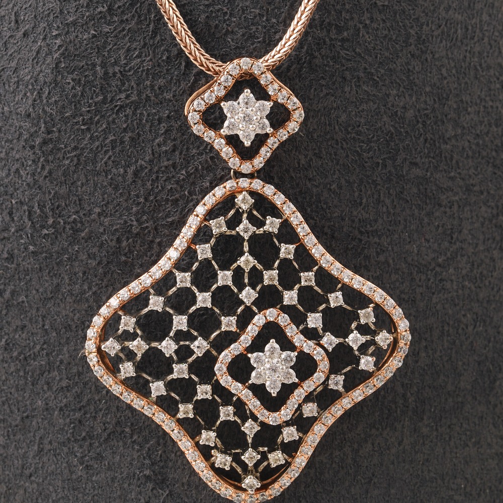 18KT Gold Graceful Diamond Pendant Set