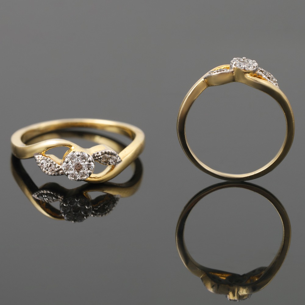 18KT Gold Dazzling Diamond Ring