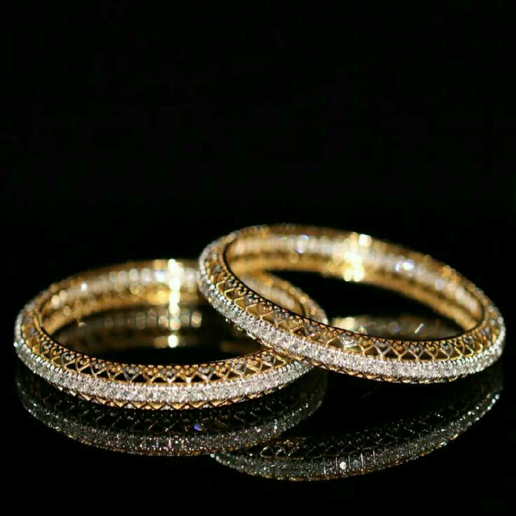 18KT Plain Yellow Gold Designer Diamond Bangle