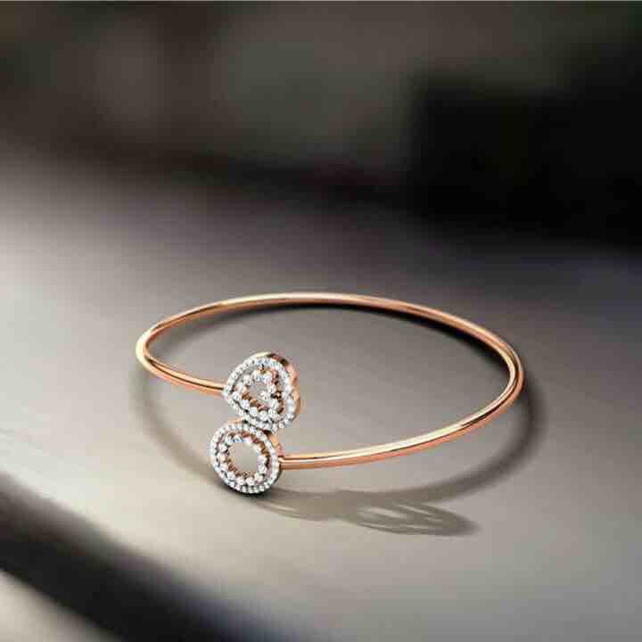 18KT Modern Heart Design Diamond Bracelet
