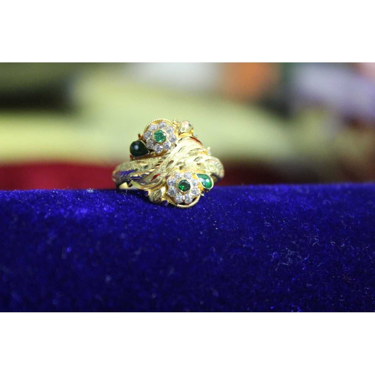 22KT Gold Ladies Designer Ring