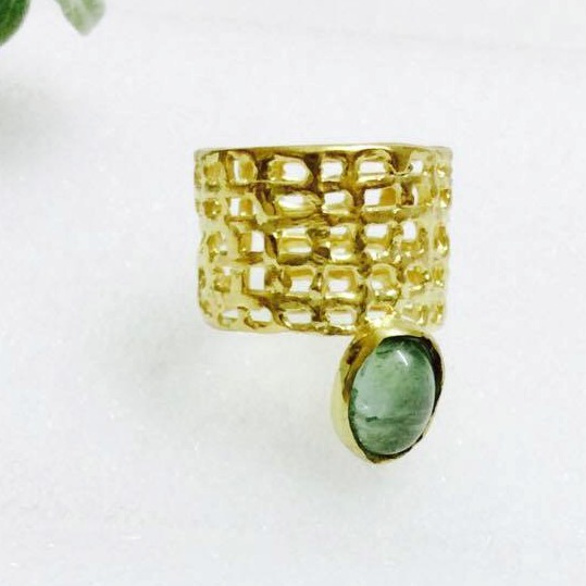 Net ring with stone