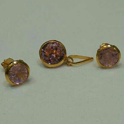 18KT Ladies Pendant Set