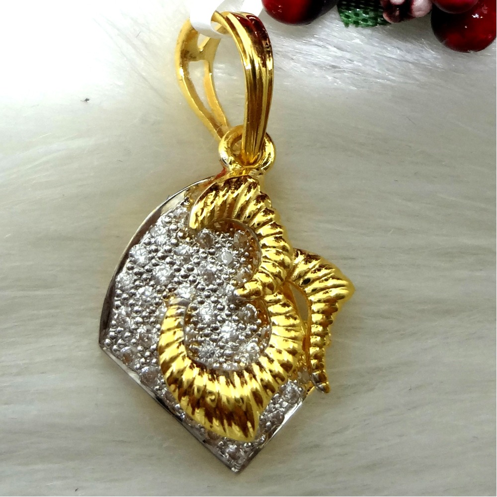 916 gold cz diamond om letter pendant
