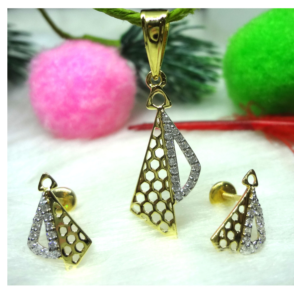 Fancy cut 22 kt gold pendant set