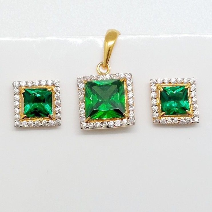 Solitare Green pendant set