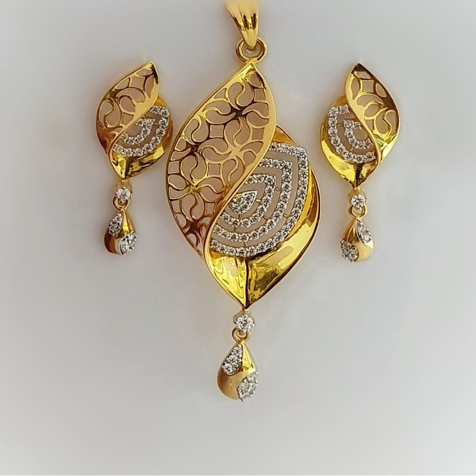 22KT Gold CZ Leaf Design Pendant Set