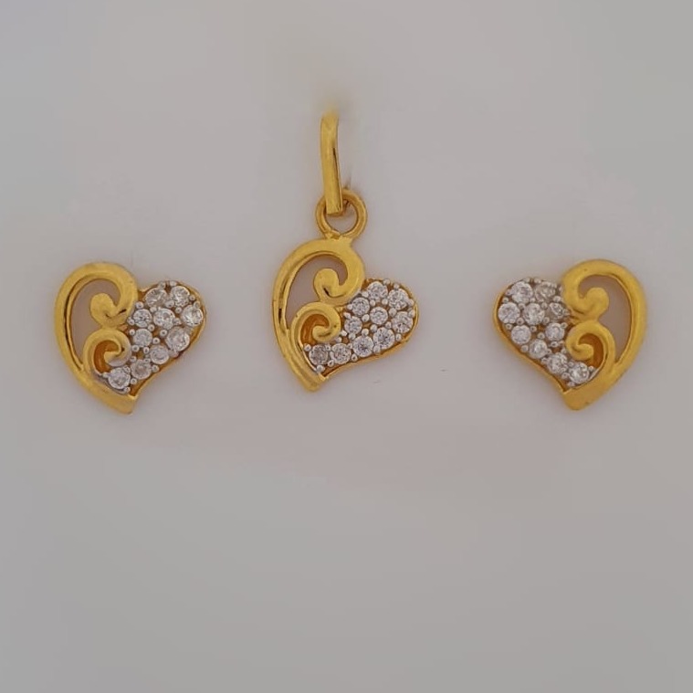 916 Gold CZ Heart Shape Pendant Set