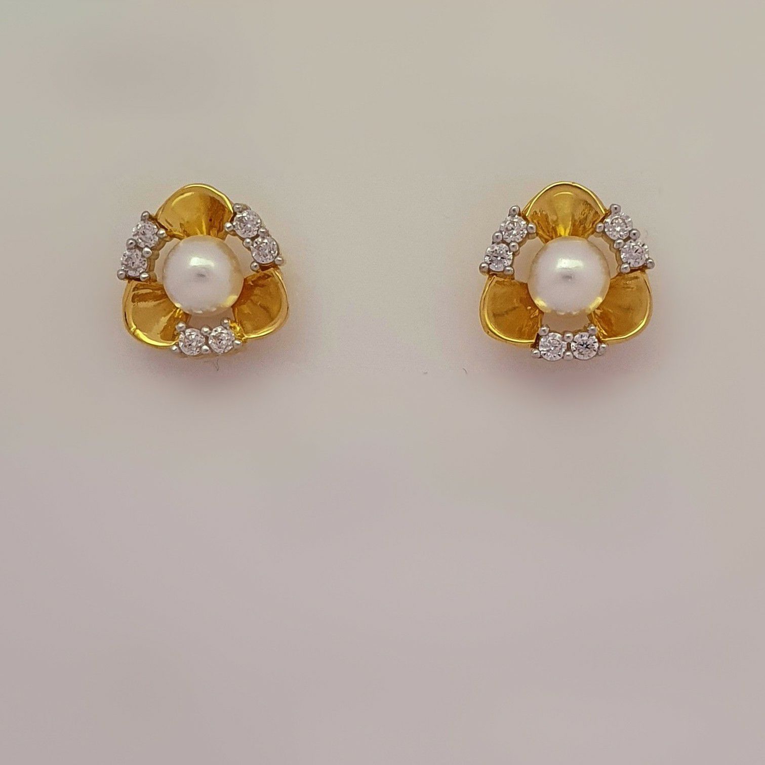 FANCY PEARL EARRING