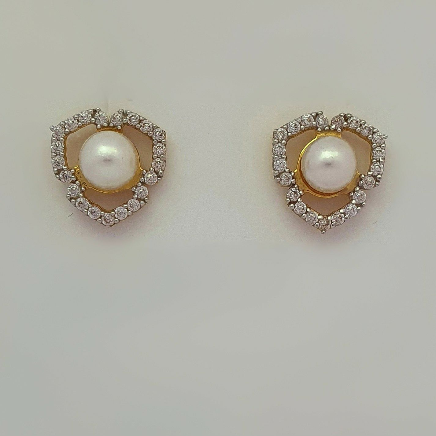 FANCY PEARL EARRING